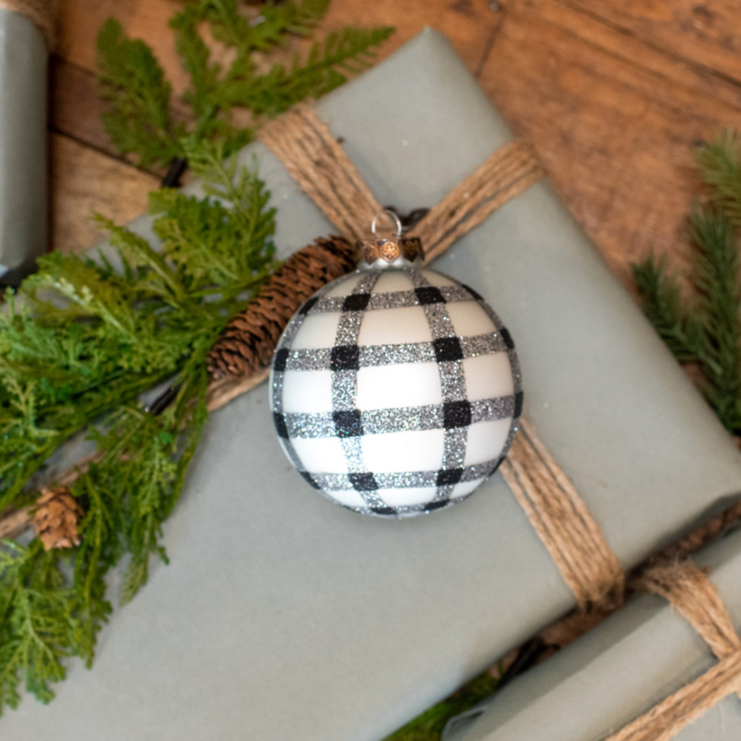 Set/4 White & Black Buffalo Check Ornaments