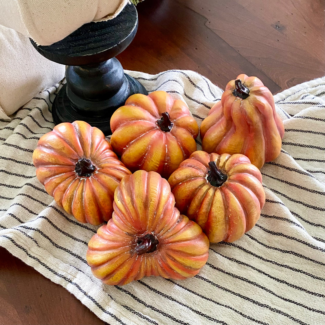 Set/5 Orange Resin Pumpkins