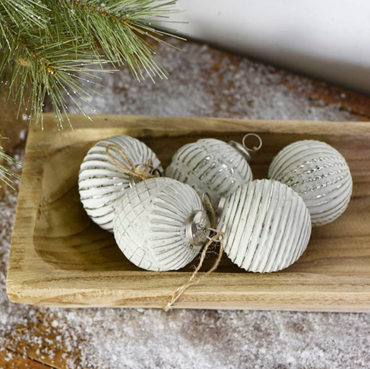 Set/5 White & Silver Ornaments