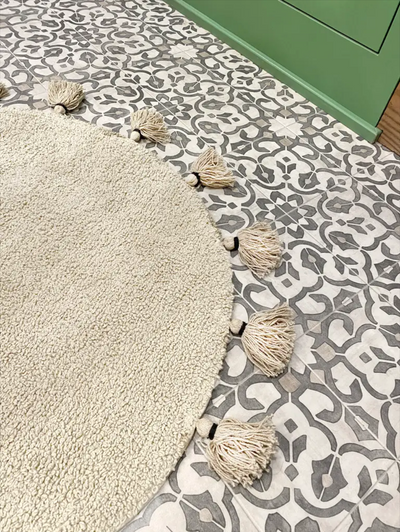 Tufted Rug w/Tassels